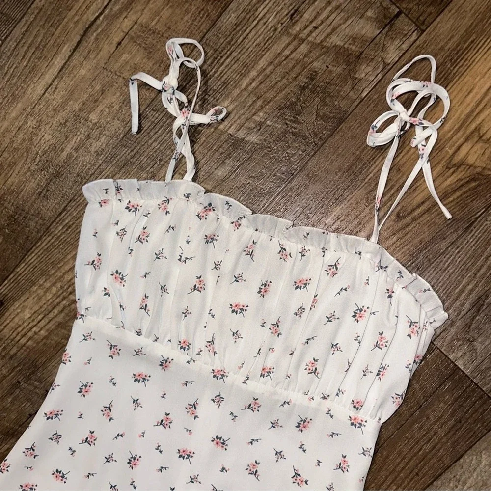 SOLD 💕Lulu’s Be A Wildflower Tie Strap Floral Mini Dress - Picture 6 of 16